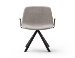 Maarten Armchair Swivel Base w. Smooth Upholstery & Arms