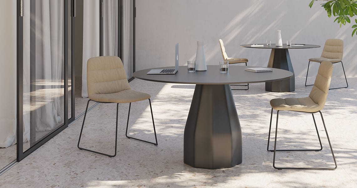 Burin Outdoor table