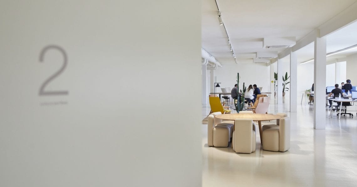 espacio colaborativo trabajo oficina amable mobiliario flexible viccarbe