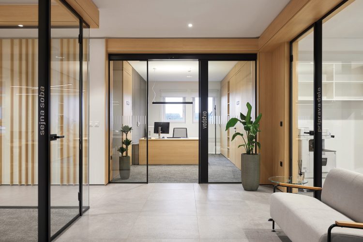 Advantages and disadvantages of working in the office Viccarbe