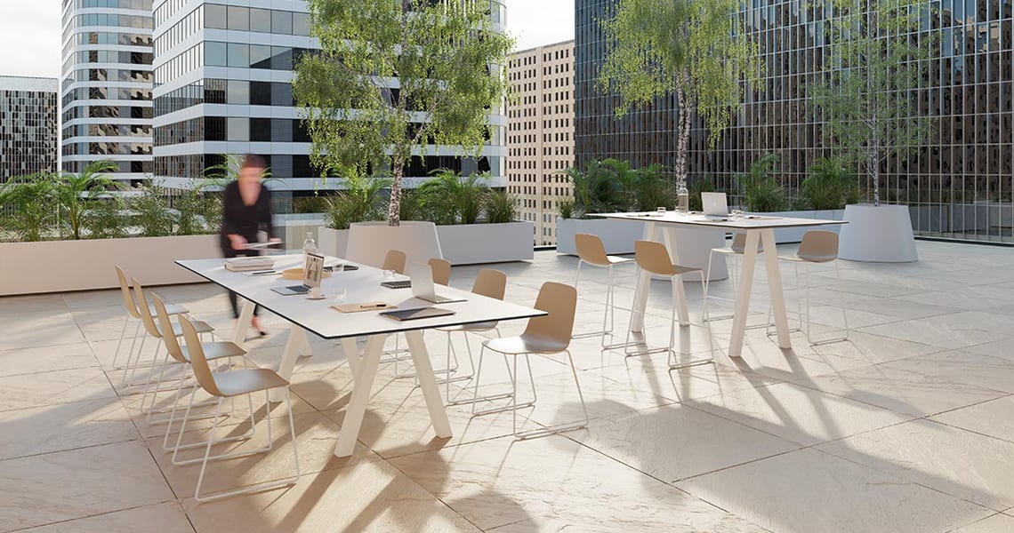 Workspaces move outdoors