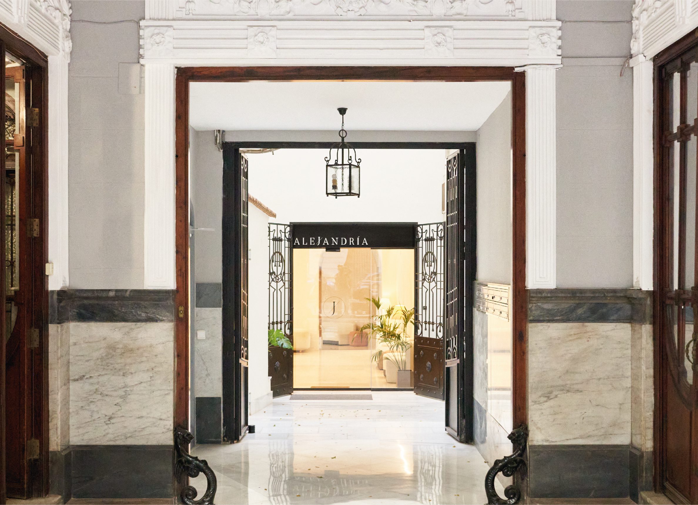 Clínica Alejandría | Designer furniture for receptions | Viccarbe ...
