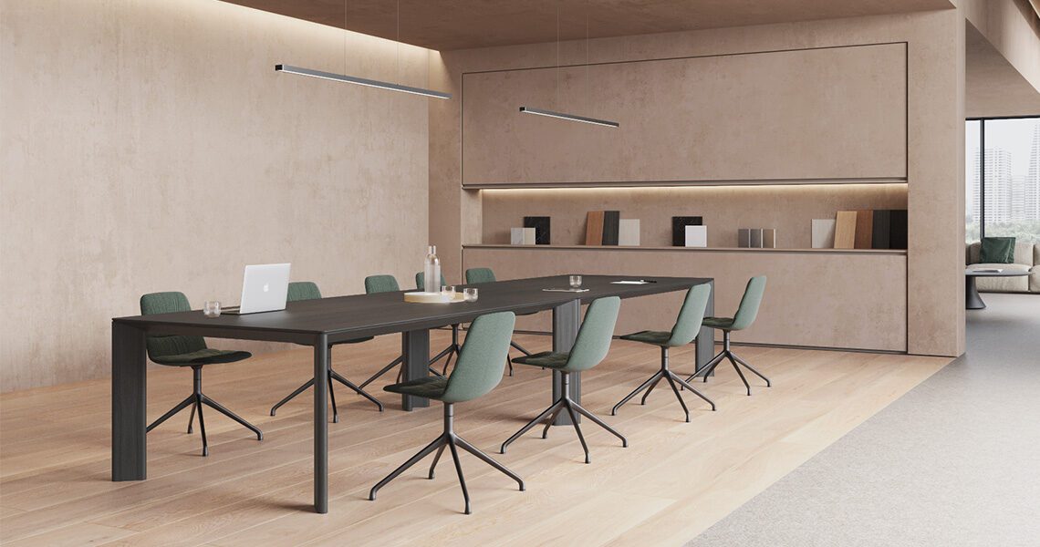 Silla Maarten piramidal giratoria