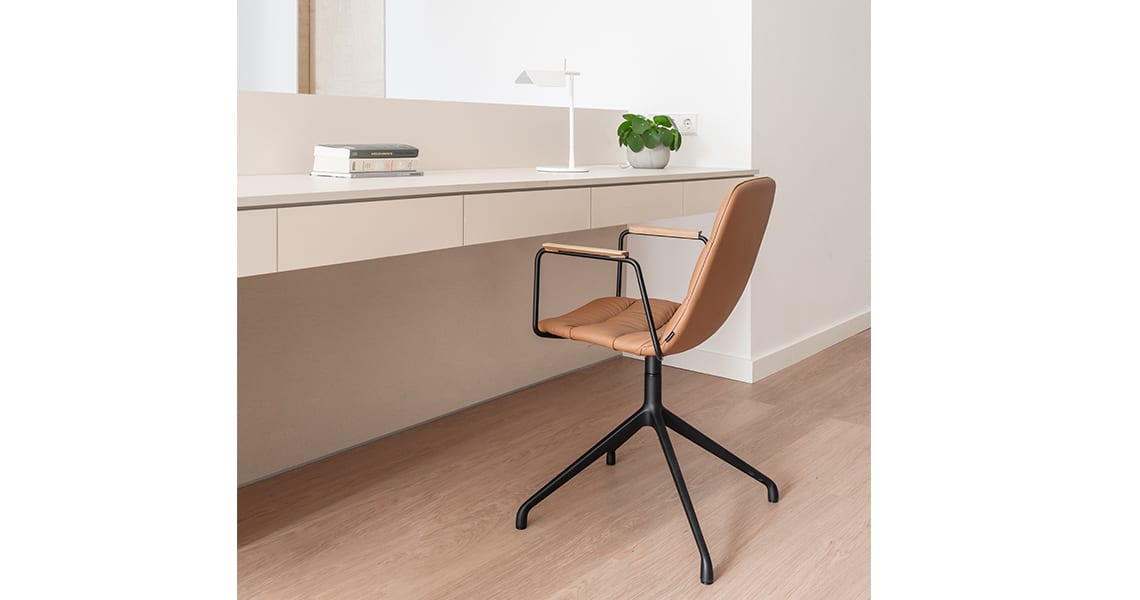 Silla Maarten piramidal giratoria