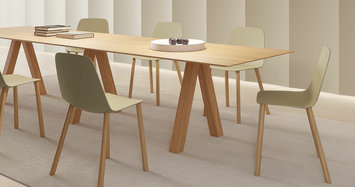 Maarten plastic chair, four wooden legs