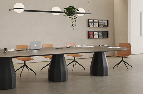 Pyramid swivel base
