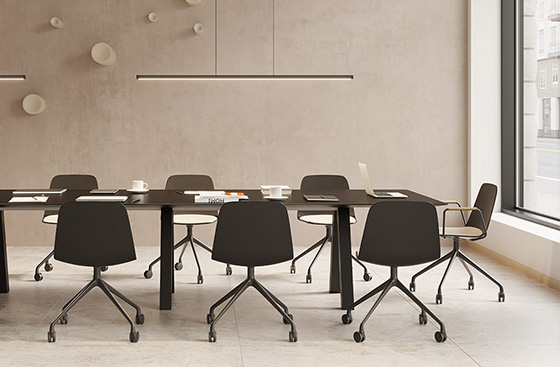 Pyramid swivel base with casters