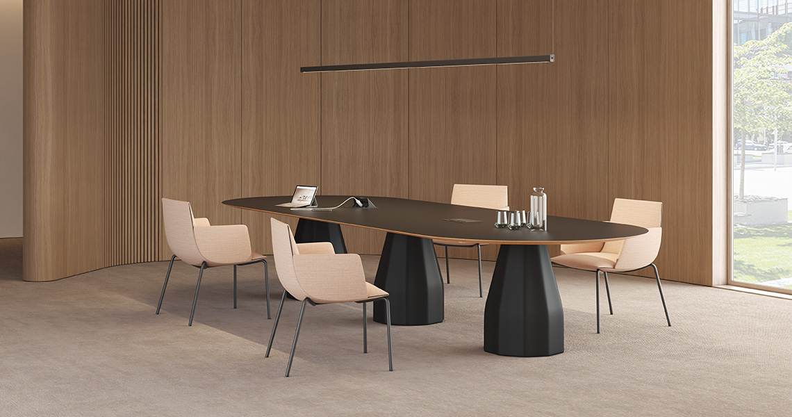 Noha chair, four metal legs