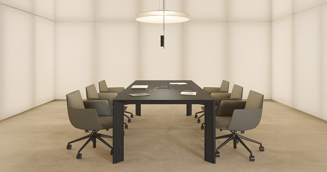 Noha chair, five casters
