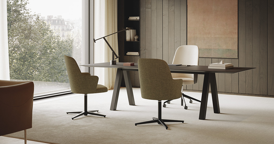Flat swivel base